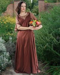 This lovely dress features a flowing shape and an understated design, one that perfectly recreates the style of a medieval serf! Medieval Peasant Clothing Renaissance Clothing Medieval Dress Dresses