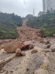 Amber court in genting highlands eerie incident. Landslide Hits Road In Genting Road To Amber Court Apartments Cut Off Updated The Star