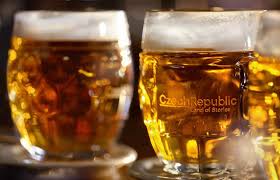 Ein großes schwein und zwei fässer bier sollen die dorfgemeinschaft fördern. Tschechisches Bier Einkaufsfuhrer Zu Biersorten Und Brauereien Tipps Fur Tschechisches Bier