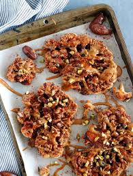 Cauliflower Steaks With Tahini Harissa Sauce Steaks De Chou Fleur Sauce Tahini Chou Fleur Roti Au Four