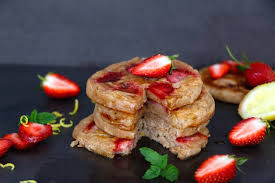 Schnelle gesunde gerichte für jeden tag. Backen Clean Eating 5 Gesunde Tipps Zum Backen Im Alltag Rezept Vegane Erdbeer Pancakes Naturallygood