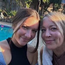 Karen Lunt's Instagram, Twitter & Facebook