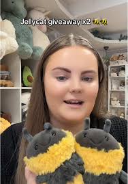 Jellycat Honeyhome Bee