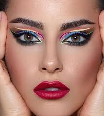 21 Abstract Makeup Looks That Are Totally Selfie Worthy Makeup Photography Editorial Makeup Eyeshadow Makeup