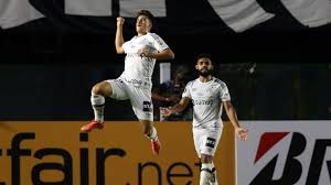 O the strongest está na liderança do campeonato nacional, mas enfrenta uma crise administrativa. Hwl Wwsxtfsjm