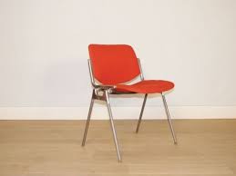 Qui a dit que choisir des chaises n'était qu'une question de fonctionnalité ? Chaise Castelli Dsc 106 Chaise Design Chaise Et Chaise Bureau