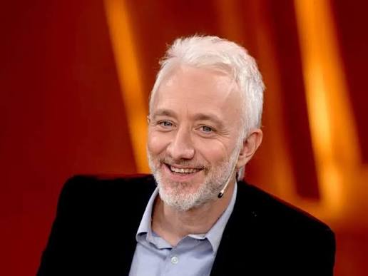 17 de Noviembre de 1970. Nace Andy Kusnetzoff. Andrés Kusnetzoff ,nace en  Buenos Aires; 17 de noviembre de 1970, conocido como Andy Kusnetzoff, es un  periodista, presentador y productor de televisión y