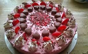 Erdbeer Yogurette Torte Mit Nussboden In 2020 Kuchen Und Torten Yogurette Torte Mit Nussboden Yogurette Torte