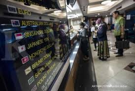 Ini membuat rupiah spot menguat 0,18% dibanding penutupan kamis (10/12) di rp 14.105 per dolar as. Pecundangi Ringgit Malaysia Rupiah Paling Perkasa Di Asia
