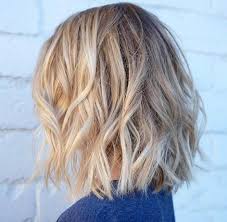 1001 Idees Pour Adopter Le Carre Flou Les Vagues Dans Les Cheveux Carre Long Blond Ondule Cheveux Blond Clair Carre Long Blond