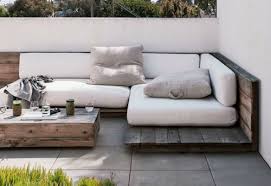 14 Outdoor Spaces That Will Make You Wish It Was Summer Already Luxury Outdoor Spaces Summer Aussencouch Wohnen Im Freien Palettenmobel Im Freien