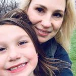 Cara Downs's Instagram, Twitter & Facebook