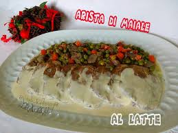 Sgocciolate la carne, asciugatela e strofinatela con l'aglio tritato e il sale, avvolgetela con le fettine di pancetta, legatela con lo spaghino da cucina. Arista Di Maiale Al Latte Morbidissima Cucinare Chiacchierando