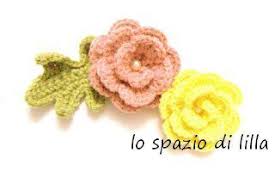 Schemi maglia, crochet, cucito creativo, punto croce. Bouquet Di Roselline Con Boccioli All Uncinetto Con Schema Crochet Rosettes Free Charts Paperblog