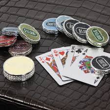 This poker table is easy to store and take along to parties, game nights or anytime anyone wants to enjoy their favorite games. Super Luxury Poker Worlds Most Expensive Presents Geoffrey Parker