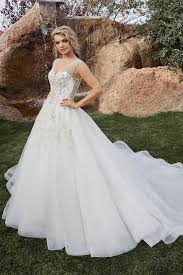 This Princess A Line Wedding Dress By Casablanca Bridal Is The Perfect Mix Of Classic And C In 2020 Bridal Wedding Dresses Strapless Lace Wedding Dress Wedding Dresses