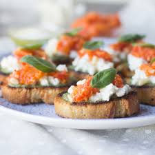 Crostini Con Pesto Tomate Y Mozzarella Receta Italiana Con Thermomix Recetas Italianas Recetas De Cocina Recetas De Comida