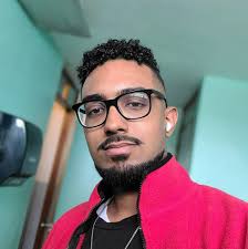 Buenas tardes ¿Me podrían por favor ayudar con esta duda? Estaba leyendo la  definitiva de la Shogun y esta indica que al activarse, sus ataques básicos  y cargados se vuelven daños de