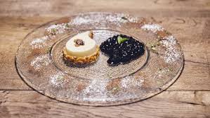 Nachspeise Stefanie Rieblinger Joghurttraum Mit Florentinermantel Und Alm Blaubeeren Rezepte Landfrauenkuche Br Fernsehen Fernsehen Br De