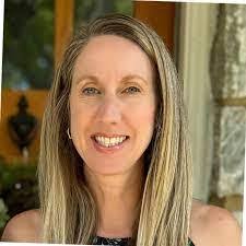 Amy Wachter's Instagram, Twitter & Facebook