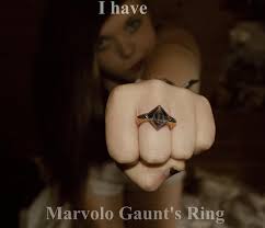 Dumbledore put on marvolo's ring, knowing that it was the resurrection stone which was on the ring. Kipene Stepen Tova E Vsichko Gaunt Ring Potagayrimenkul Com
