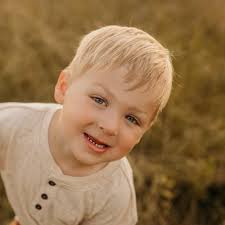 Christmas Minis @Bloom Greenhouse is NOW available for bookings!!  🎄❤️🎄❤️🎄 My favorite time of year!!!!✨✨  https://book.usesession.com/s/aUwH-vk_A5