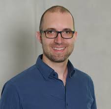 Thomas Böttcher combats infectious bacteria