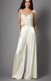 Bis heute sprechen alle über das hochzeitskleid von alexander mcqueen, das kate zur trauung trug. Catherine Deane Brautkleider Kaufen Bridal Boutique Baden Baden