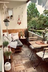 Vom Mini Balkon Zum Platzwunder In 5 Schritten In 2020 Kleiner Balkon Outdoor Dekorationen Terassenideen