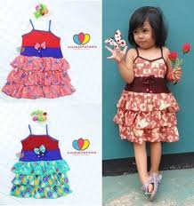 Mulai dari usia 6 bulan, batik anak tersedia dalam bentuk dan jenis desain yang. Intip Yuk 11 Gaun Bayi Perempuan Terpopuler Dengan Model Yang Unik Dan Lucu