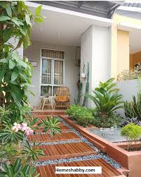 ️ walaupun berada di luar bangunan, teras rumah merupakan salah satu bagian paling berperan dalam menentukan keindahan sebuah hunian. 5 Contoh Inspirasi Desain Teras Di Lahan Sempit Homeshabby Com Design Home Plans Home Decorating And Interior Design