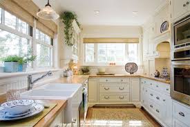 Le Style Downton Abbey Ronamag Cuisine In 2019 Country Kitchen Kitchen Design Downton Abbey Fashion