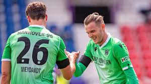 Marvin ducksch is equally adept playing with either foot. Marvin Ducksch Der Held Der Von Der Couch Kam Ndr De Sport Fussball