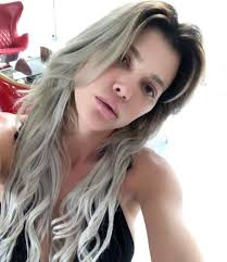 Evenimentul care a avut loc în 2011 a fost supranumit la acea vreme nunta secolului. Cum A Ajuns SÄƒ Arate Alina Vidican DupÄƒ Ce A Cheltuit Peste 40 000 De Euro Pentru OperaÈ›ii Estetice Foto Impact