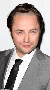 It's time to tackle root makeup. Mad Men S Vincent Kartheiser Shows Off Bizarre Hairline Regrowth Daily Mail Online