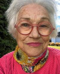 Shorter hairstyles with gray coloring suggestions