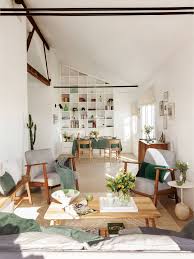 Quand La Decouverte D Un Grenier Permet De Creer Un Appartement Avec Terrasse Au Design Vert Planete Deco A Homes World Appartement Terrasse Decoration Maison Interieur Maison