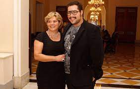 Jun 20, 2021 · tiago leifert fala de carinho e respeito por faustão na abertura do super dança. Tiago Abravanel Se Torna Empresario Ao Lado Da Mae Bastidores Da Tv