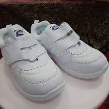 Sneakers berbentuk naga kulit untuk lelaki: Kasut Sekolah Pallas Warna Puth Masih Relevan Untuk Tahun 2020 Enchanted Life Begins
