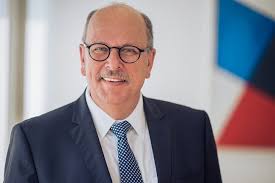 Sozialminister Stefan Grüttner: Die zu Ehrenden haben sich große  persönliche Verdienste erworben