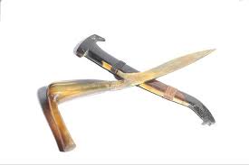 Clurit adalah alat pertanian yang berfungsi sebagai alat potong yang berbentuk melengkung menyerupai bulan sabit. Informasi Terkini Seputar Warisan Budaya Indonesia Theasianparent Indonesia