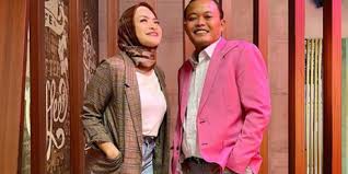 Mereka mengatakan jika hubungan nathalie holscher dengan panji komara adalah sesaat setelah kabar tersebut beredar, di salah satu akun youtube rasf update memberikan judul video syur 20 detik Didesak Sule Akhirnya Jawab Kapan Nikahi Nathalie Holscher Halaman All Kompas Com