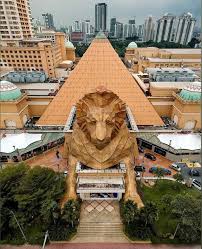 It underwent expansions in 2007 and then later again in 2015. Malaysia Popular Shopping Mall Sunway Pyramid Gan Wen Gian