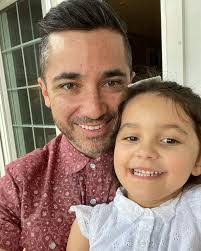 Daniel Manzano's Instagram, Twitter & Facebook