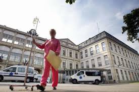 La croix rousse est un quartier situé sur une colline de la ville de lyon, elle se distingue en deux éléments : A Lyon Les Medecins La Croix Rousse En Greve Contre Le Transfert De La Transplantation Hepatique Le Quotidien Du Medecin