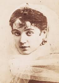 Clara Morris's Instagram, Twitter & Facebook