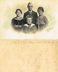 Photograph of Frank Wood, wife Rosa Alberta Ellis & daught…