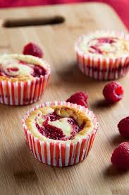 Entzuckende Kasekuchen Muffins Mit Himbeeren Rezept Kasekuchen Muffins Kasekuchen Mit Himbeeren Muffins Backen