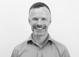 Reverberation Suppression in Echocardiography Using a Causal Convolutional  Neural Network