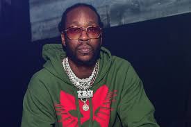 How long does a btc top last? 2 Chainz Delays Reopening Of Restaurants Feeds The Homeless Xxl